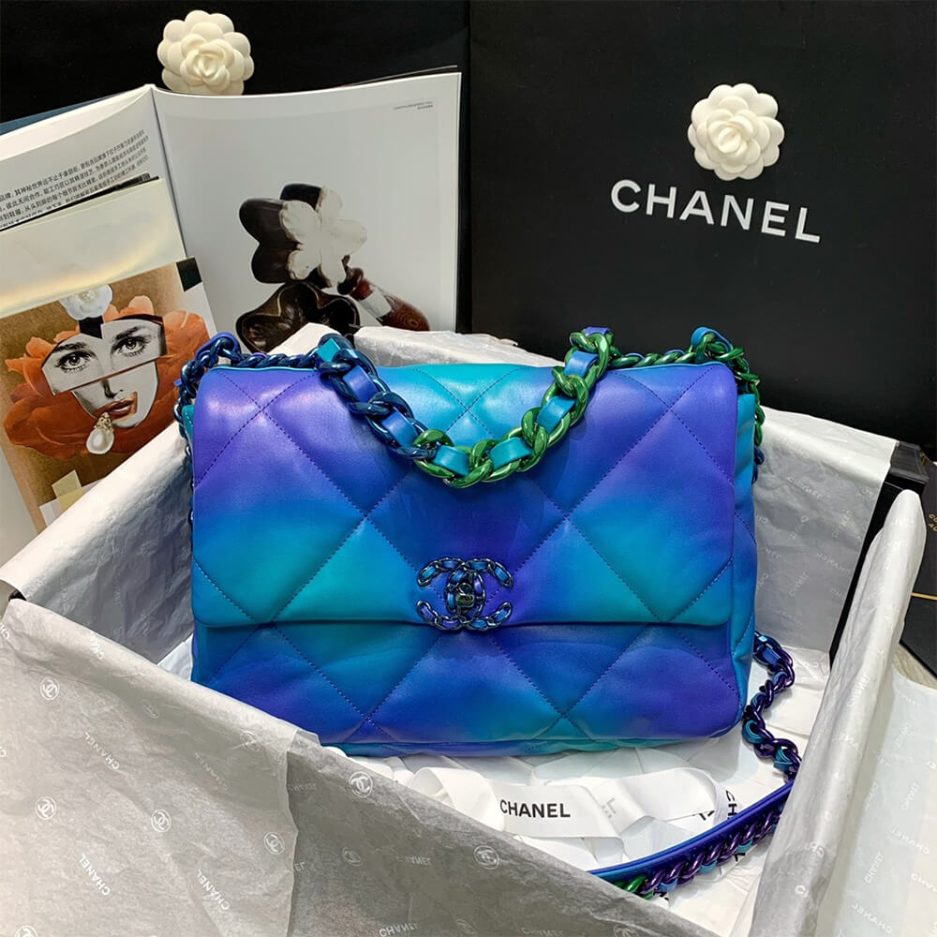 CHANEL 19 HANDBAG