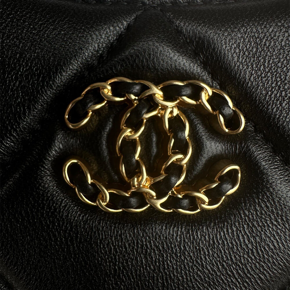 CHANEL 19 chain bag