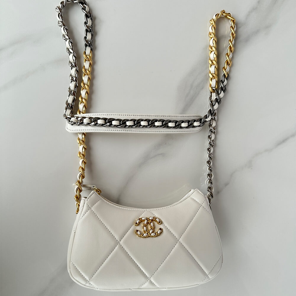 CHANEL 19 chain bag