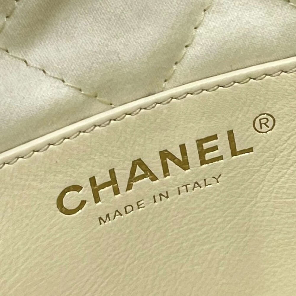 CHANEL 22 HANDBAG