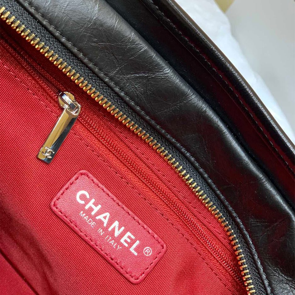 CHANEL’S GABRIELLE HOBO HANDBAG