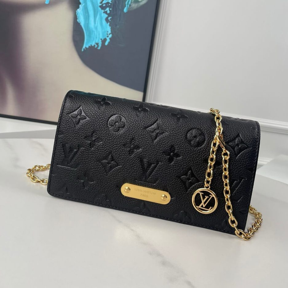 LV Wallet On Chain Lily