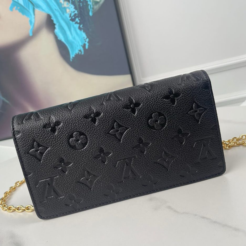 LV Wallet On Chain Lily